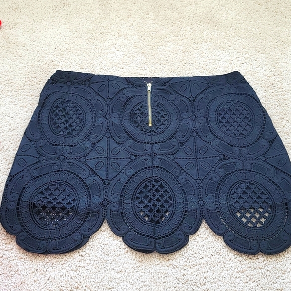 Lace Mini Skirt - Picture 2 of 4